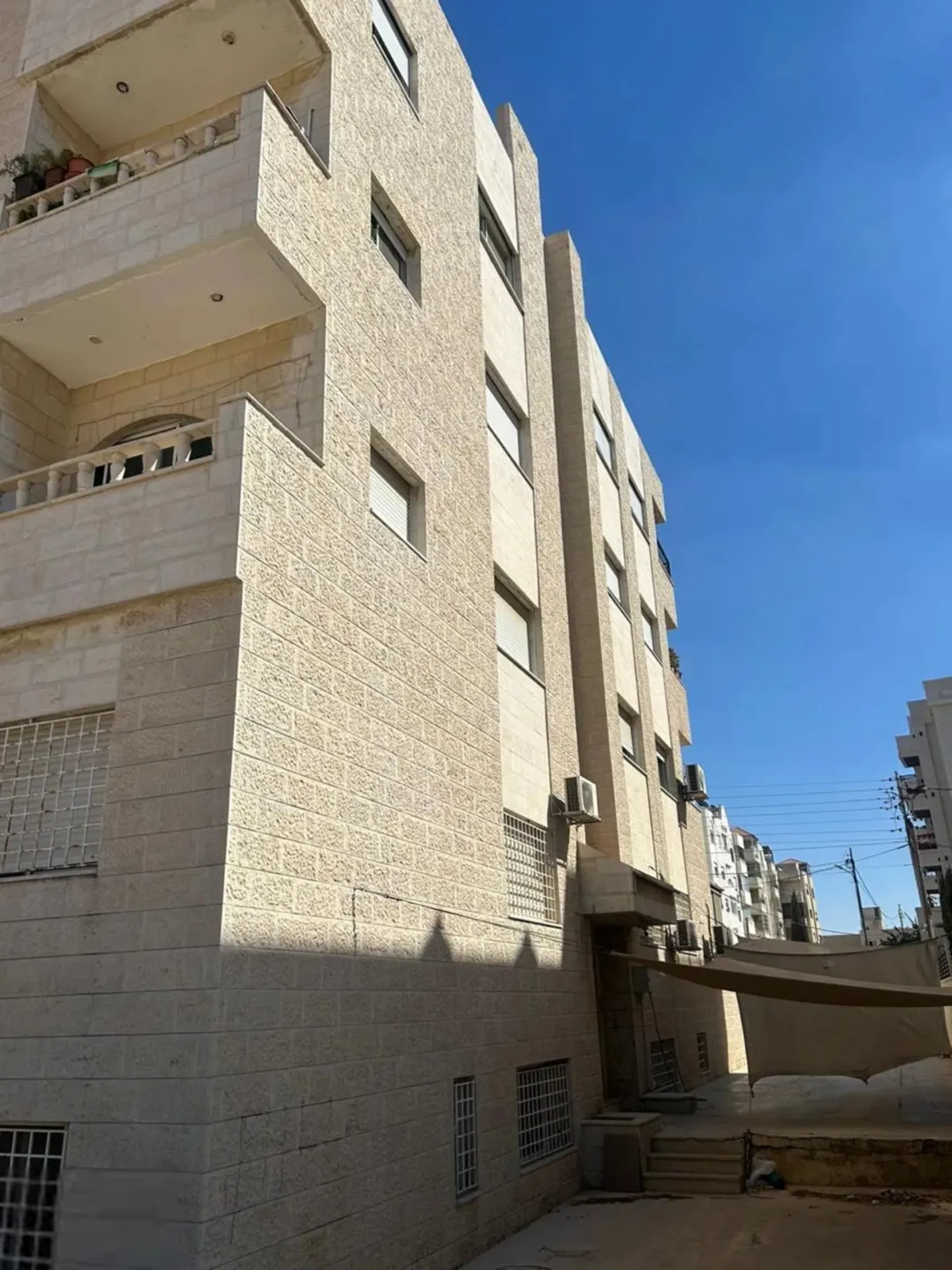 بيع عمارة سكنية في البيادر ( وادي السير )