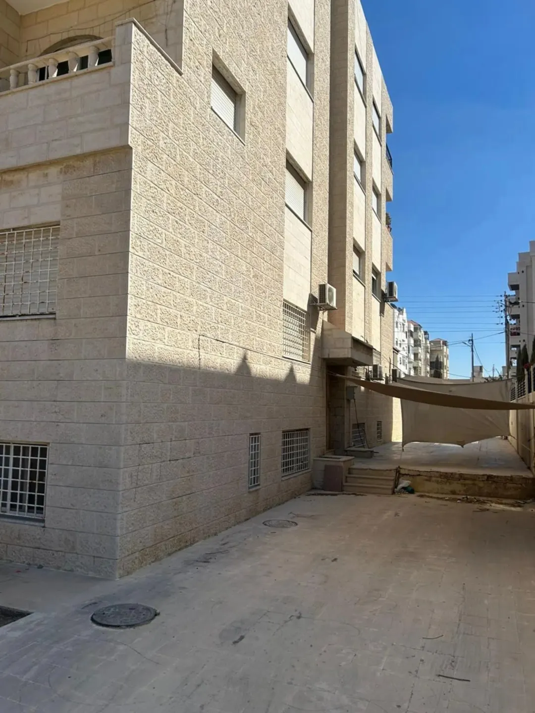بيع عمارة سكنية في البيادر ( وادي السير )