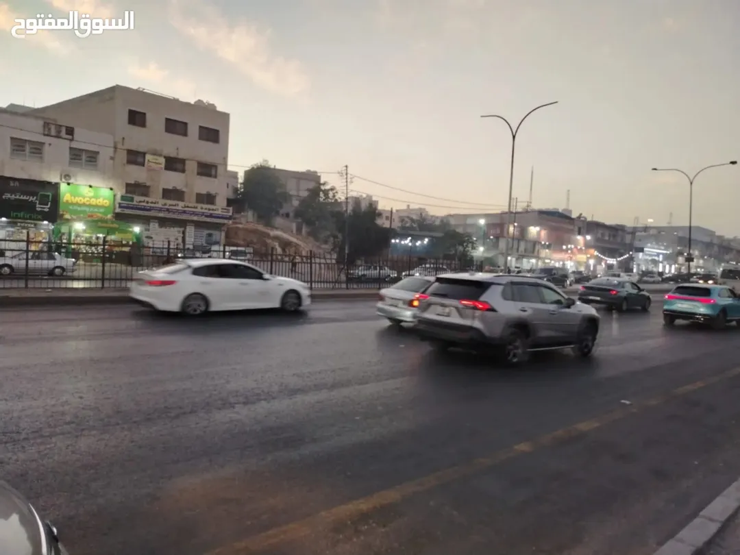 مجمع تجاري للبيع في الجويدة بموقع استراتيجي على الشارع الرئيسي