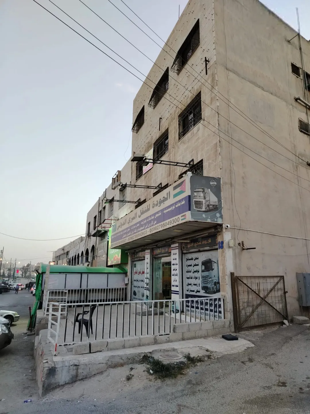 مجمع تجاري للبيع في الجويدة بموقع استراتيجي على الشارع الرئيسي