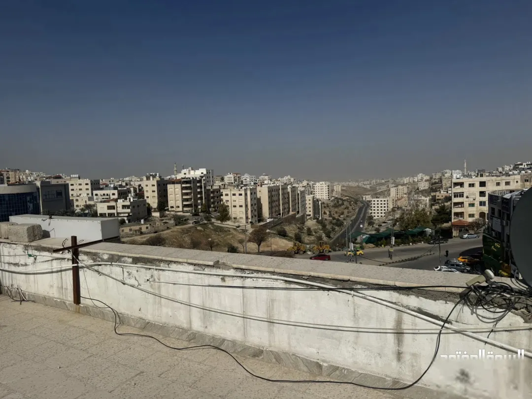 فرصة استثمارية سطح مجمع تجاري للبيع مع إمكانية إضافة طابق تجاري إضافي بمساحة 500 متر مربع