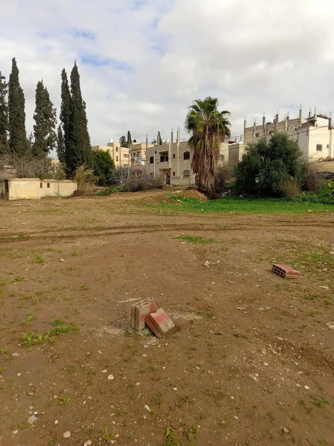 قطعة أرض سكنية للبيع في وادي الحجر خلف مدارس الاتحاد