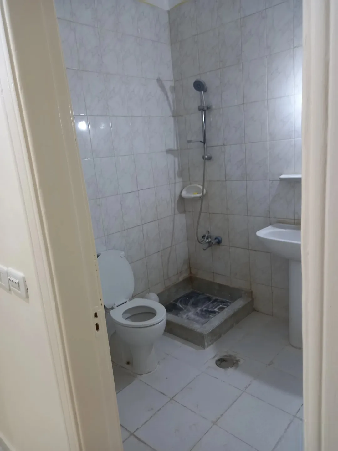 شقه للبيع جبل طارق مباشره بسعر مخفض