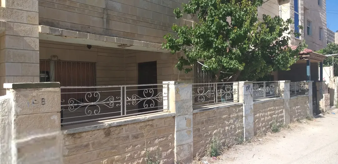 شقة أرضية فاخرة بمدخل مستقل وكراج خاص للبيع