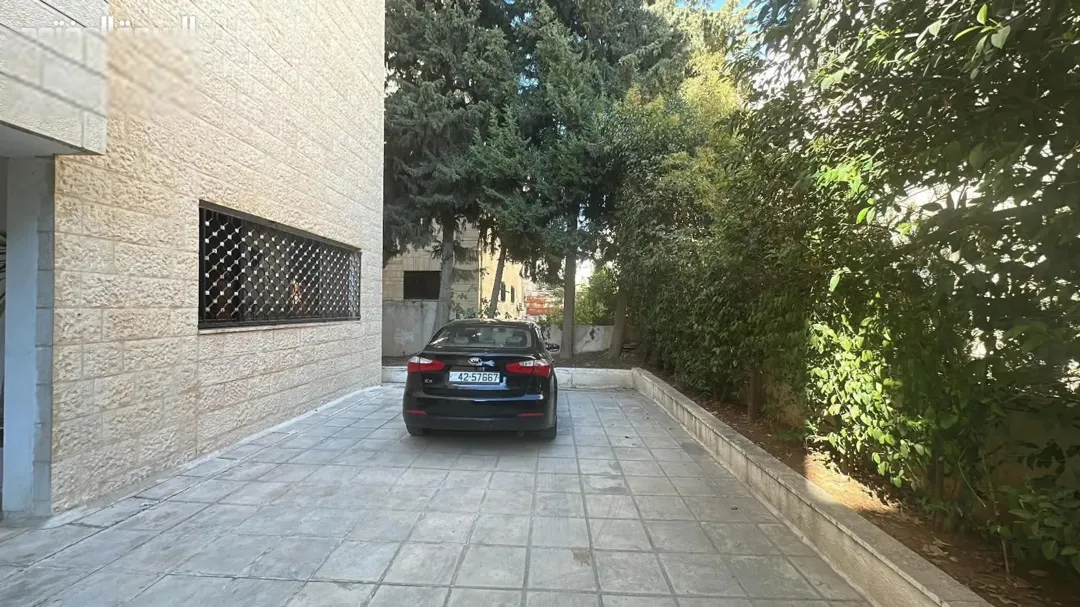 شقة طابقية مميزة ومطلة بالرابية للبيع – فرصة نادرة