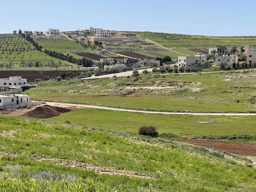 ارض للبيع طريق المطار خلف نادي الجواد