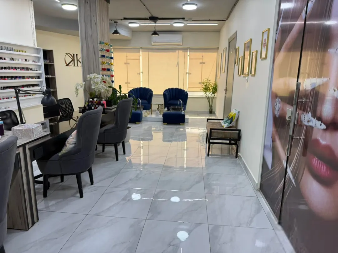 فرصة ذهبية للاستثمار صالون سيدات مجهز بالكامل للبيع الموقع: عمان الصوفيه موقع حيوي و استراتيجي