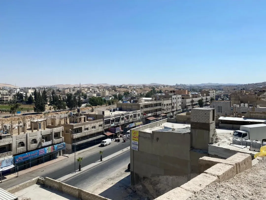 أرض تجارية للبيع 744 متر – عوجان الزرقاء – شارع وصفي التل