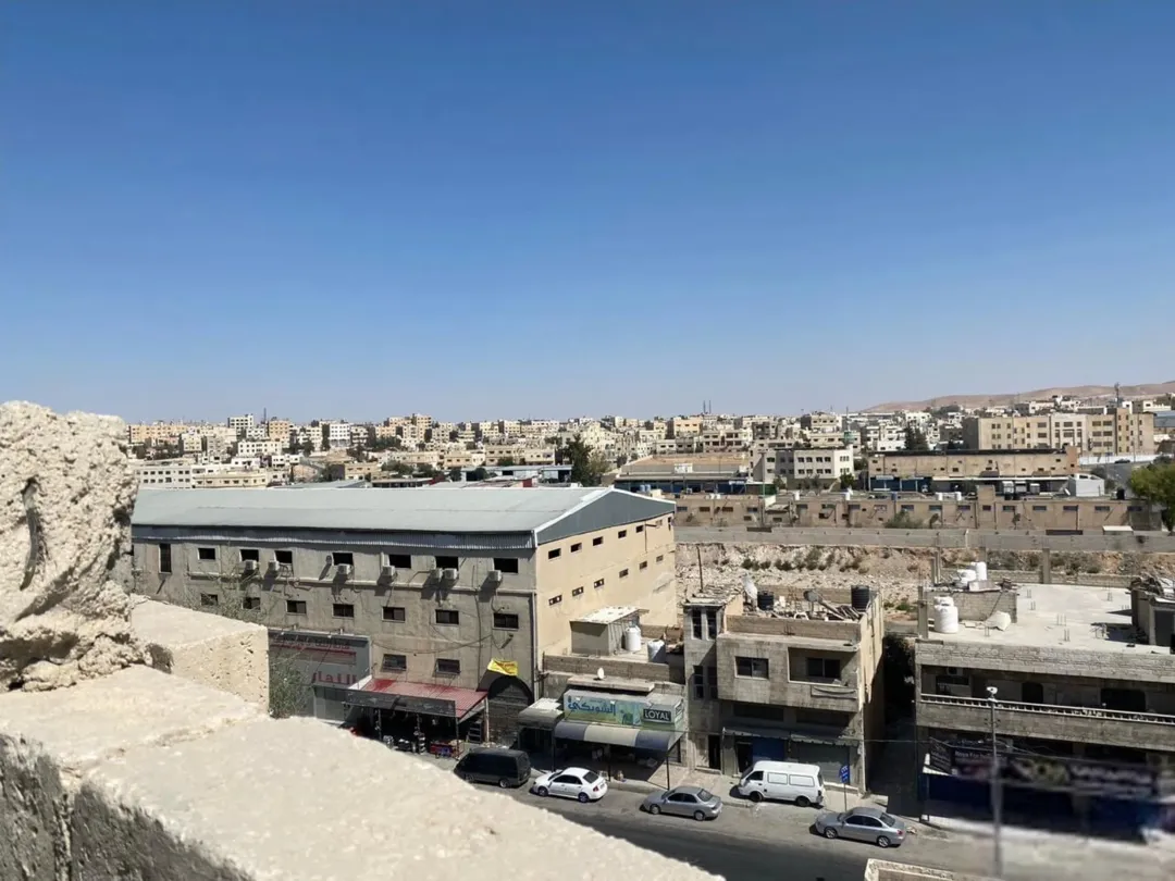 أرض تجارية للبيع 744 متر – عوجان الزرقاء – شارع وصفي التل