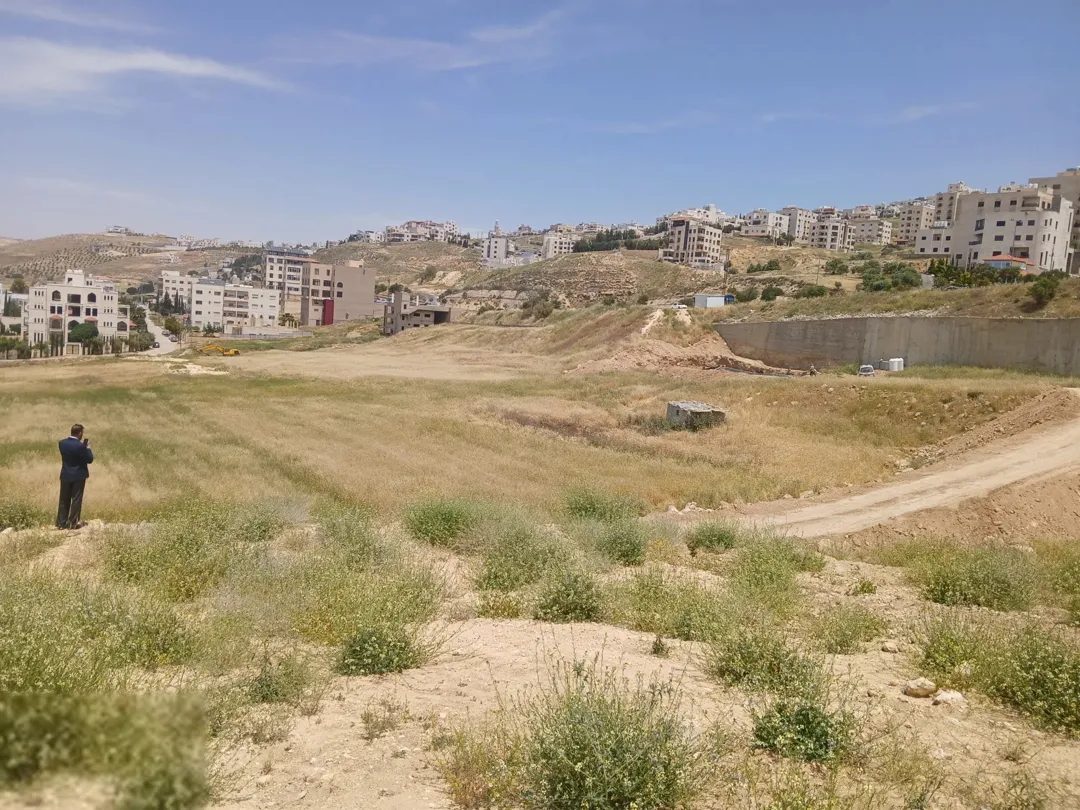 أرض تجارية للبيع في أبو نصير – شارع الأردن مباشرة قرب مستشفى الرشيد