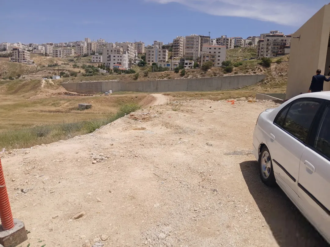 أرض تجارية للبيع في أبو نصير – شارع الأردن مباشرة قرب مستشفى الرشيد
