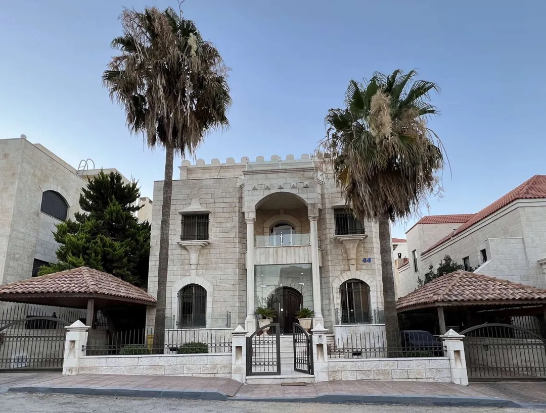 فيلا فاخرة للإيجار في الكرسي دابوق
