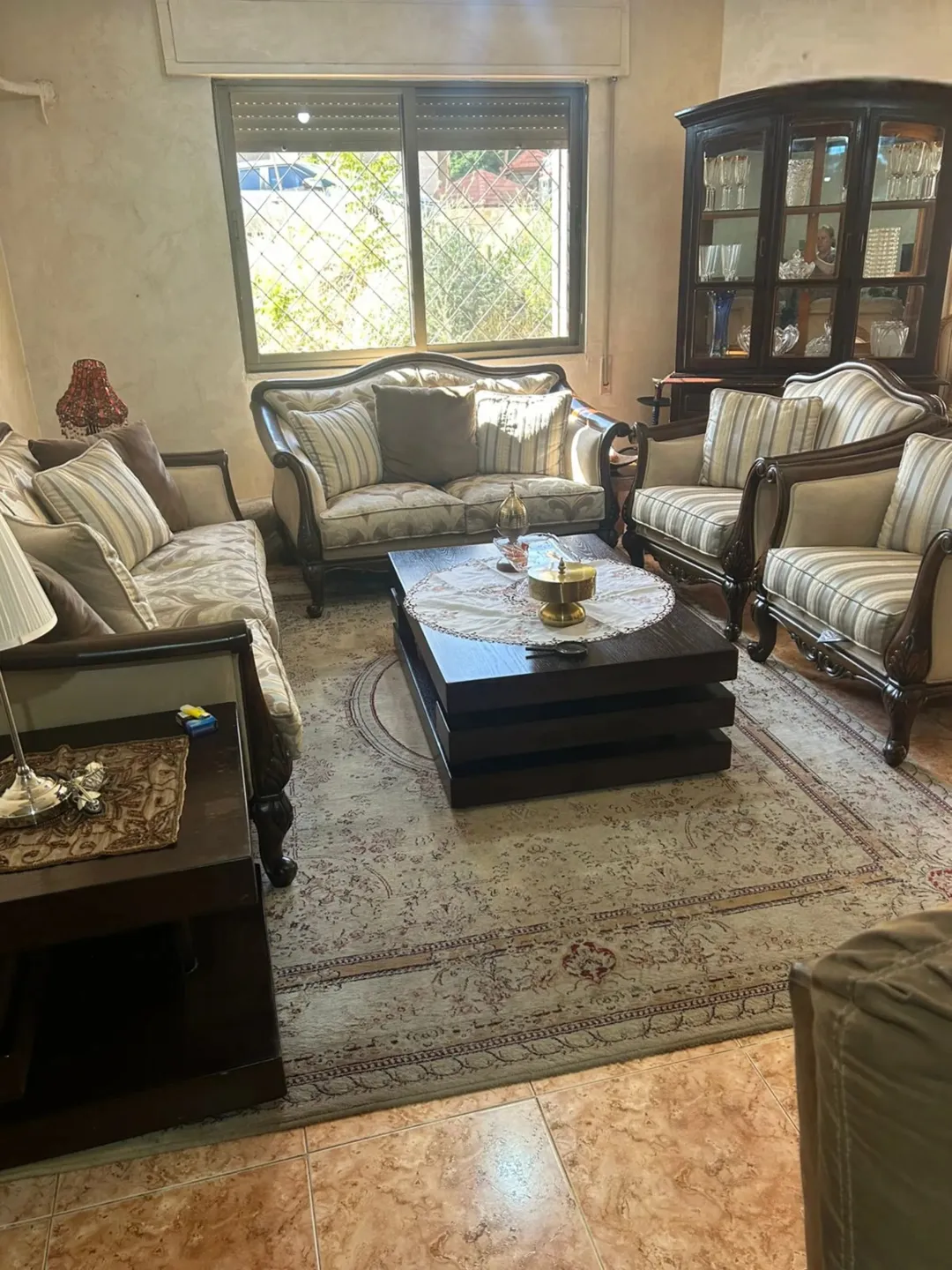 شقة أرضية فاخرة مع مساحة خارجية مميزة