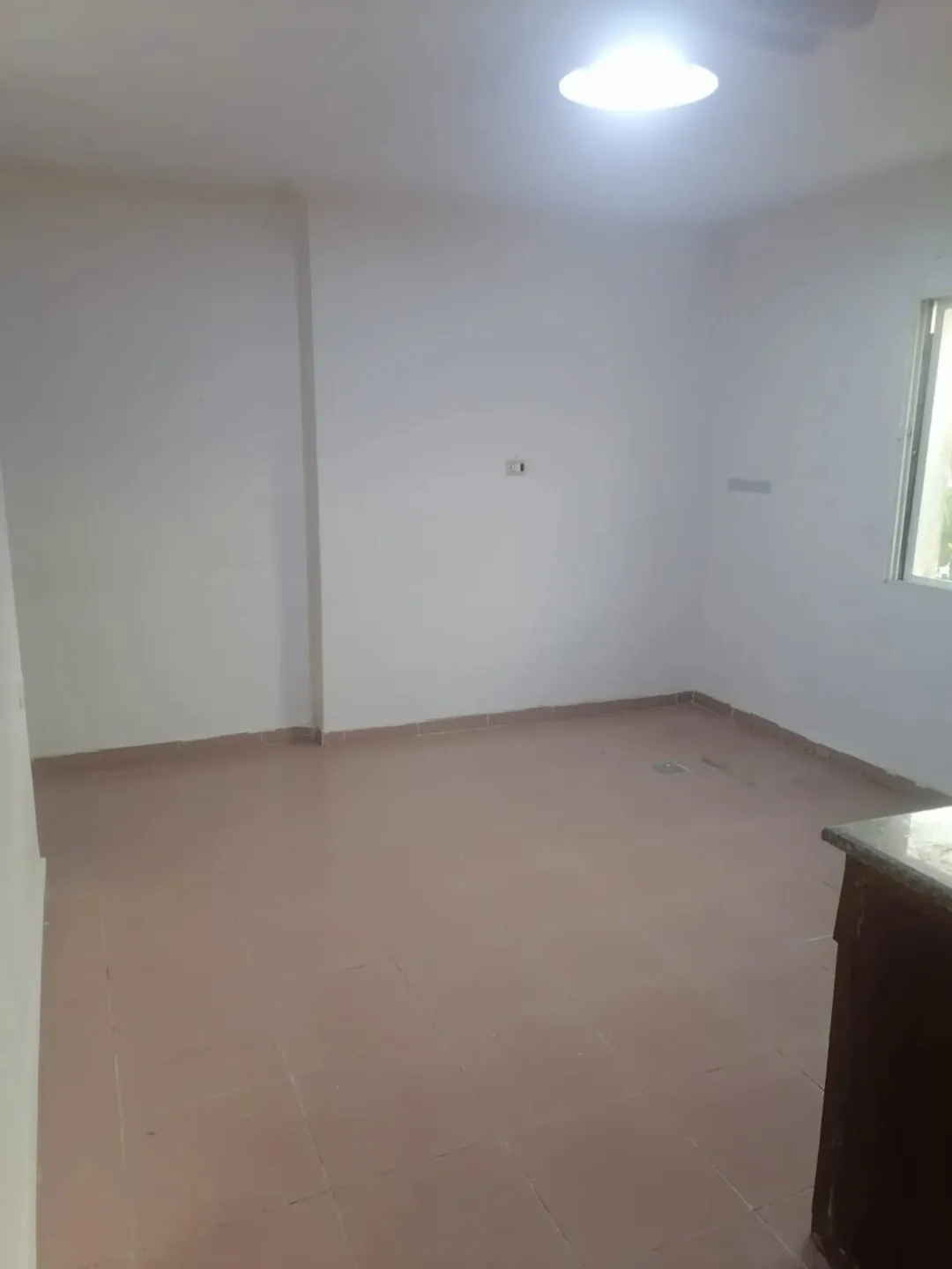 شقة سكنية مميزة للبيع بالقرب من إشارة الإسكان
