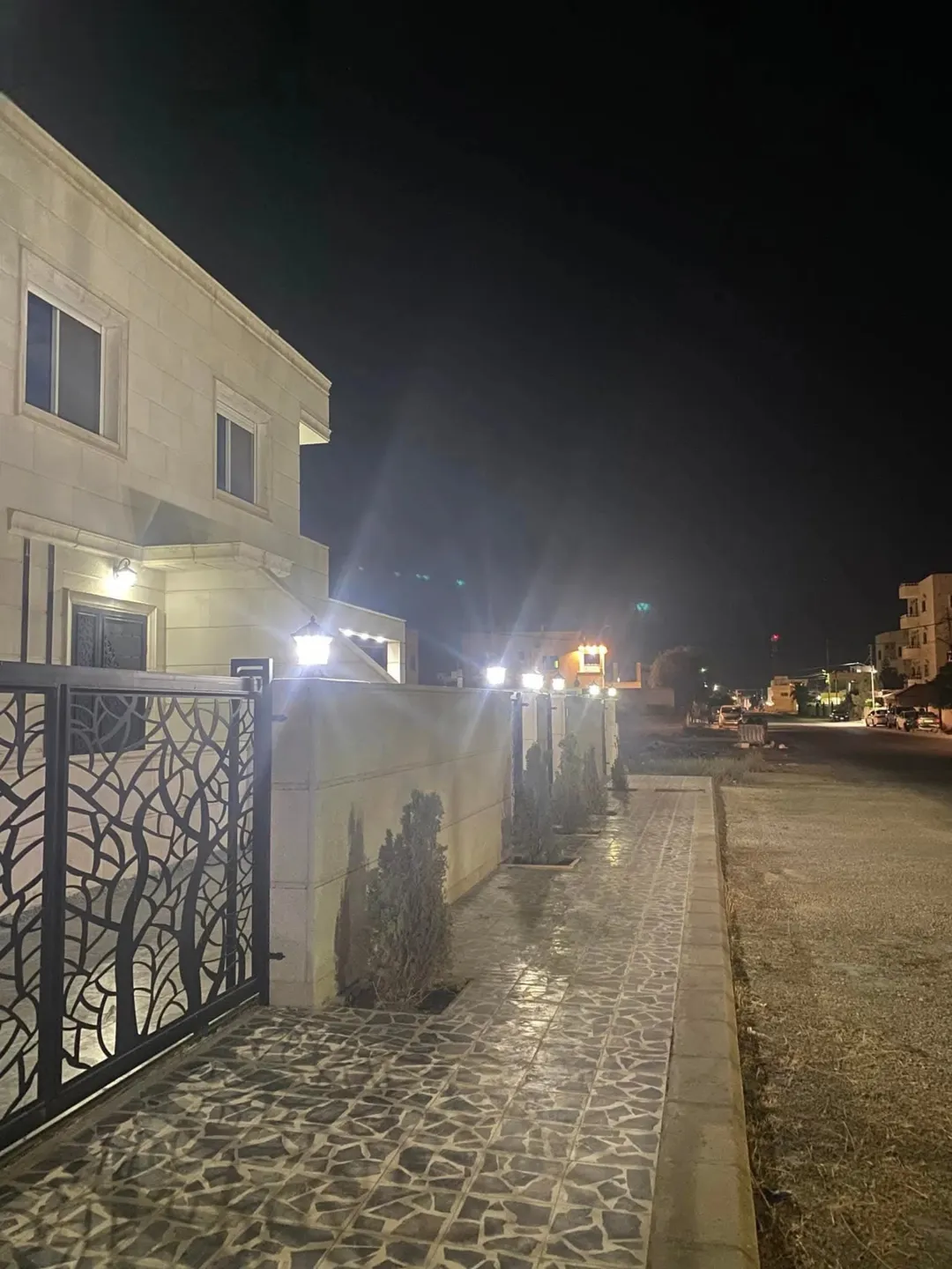 فلل دوبلكس جديدة فاخرة للبيع في الزرقاء – الهاشمية