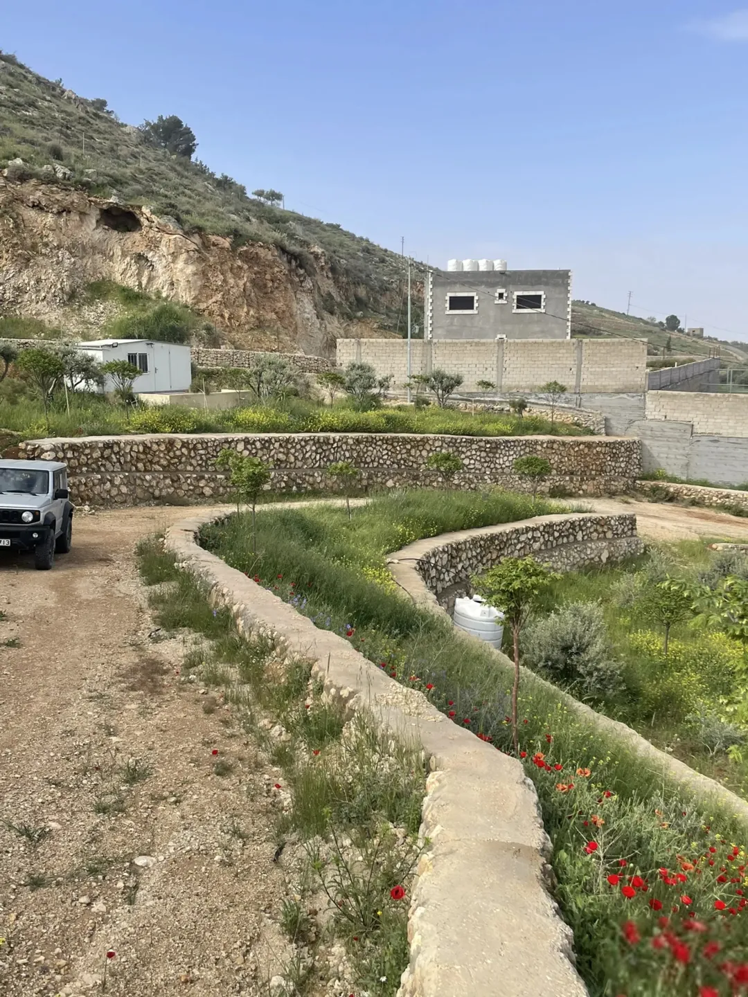 مزرعة 4 دونمات في مغاريب السلط إطلالة على فلسطين للبيع