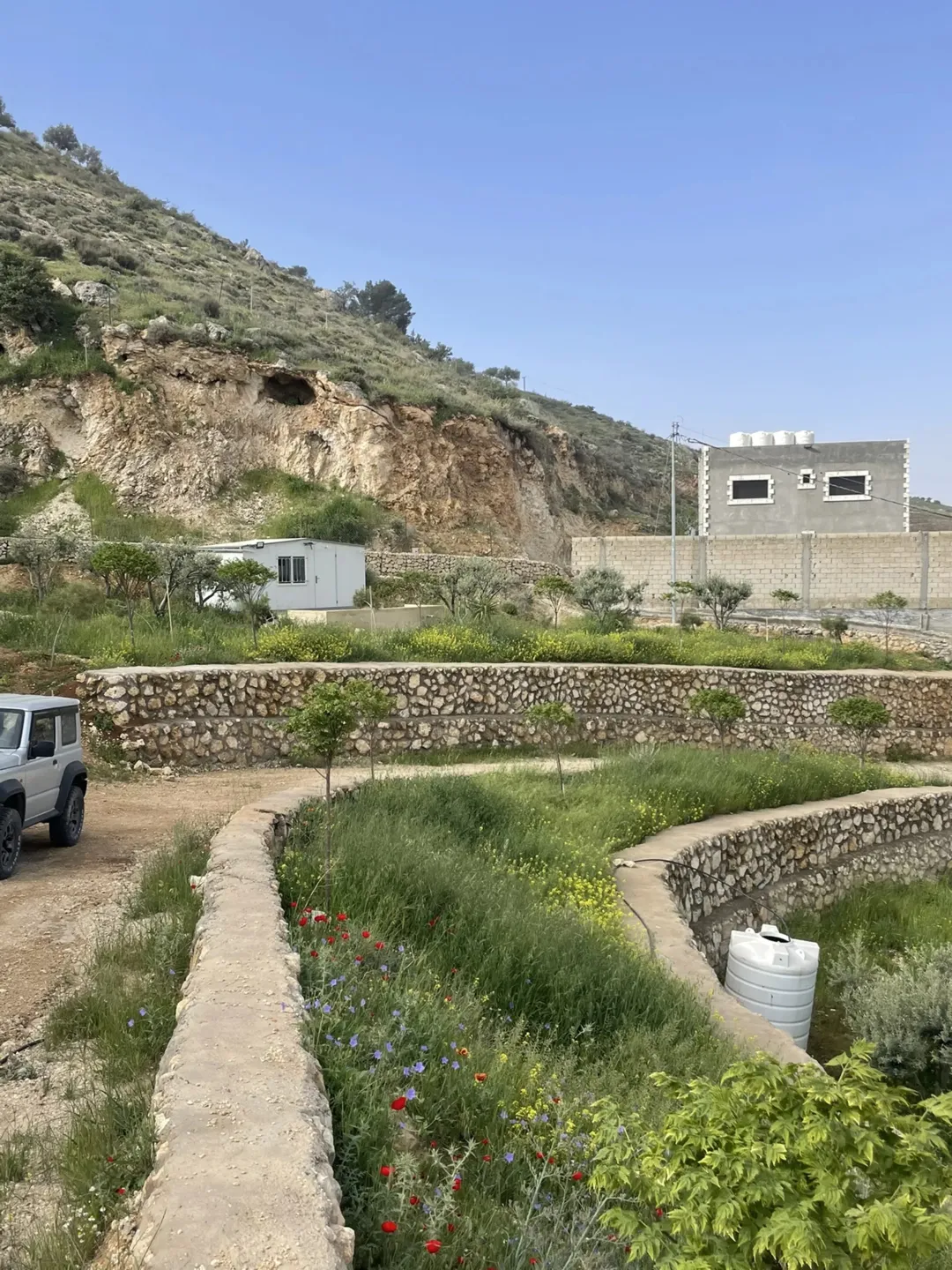 مزرعة 4 دونمات في مغاريب السلط إطلالة على فلسطين للبيع
