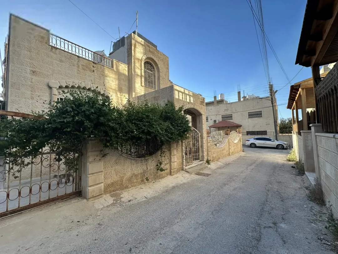 بيت مستقل للبيع في ماركا الجنوبية – منطقة نادي السباق