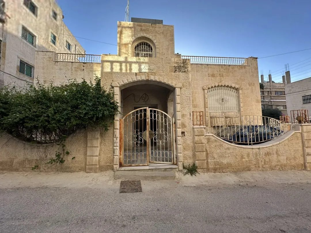بيت مستقل للبيع في ماركا الجنوبية – منطقة نادي السباق