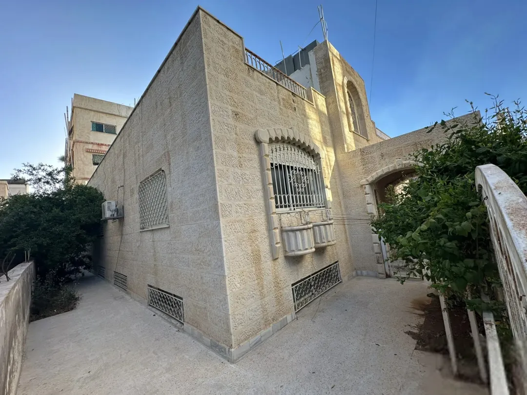بيت مستقل للبيع في ماركا الجنوبية – منطقة نادي السباق