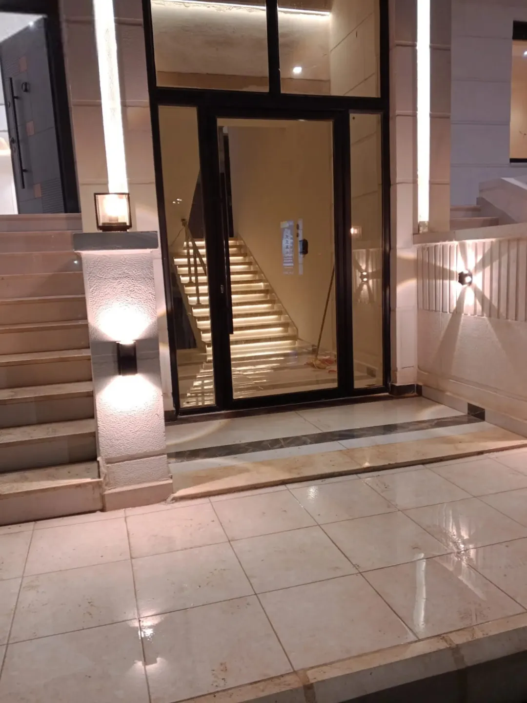 شقة سكنية فاخرة بتشطيبات فندقية 160 متر