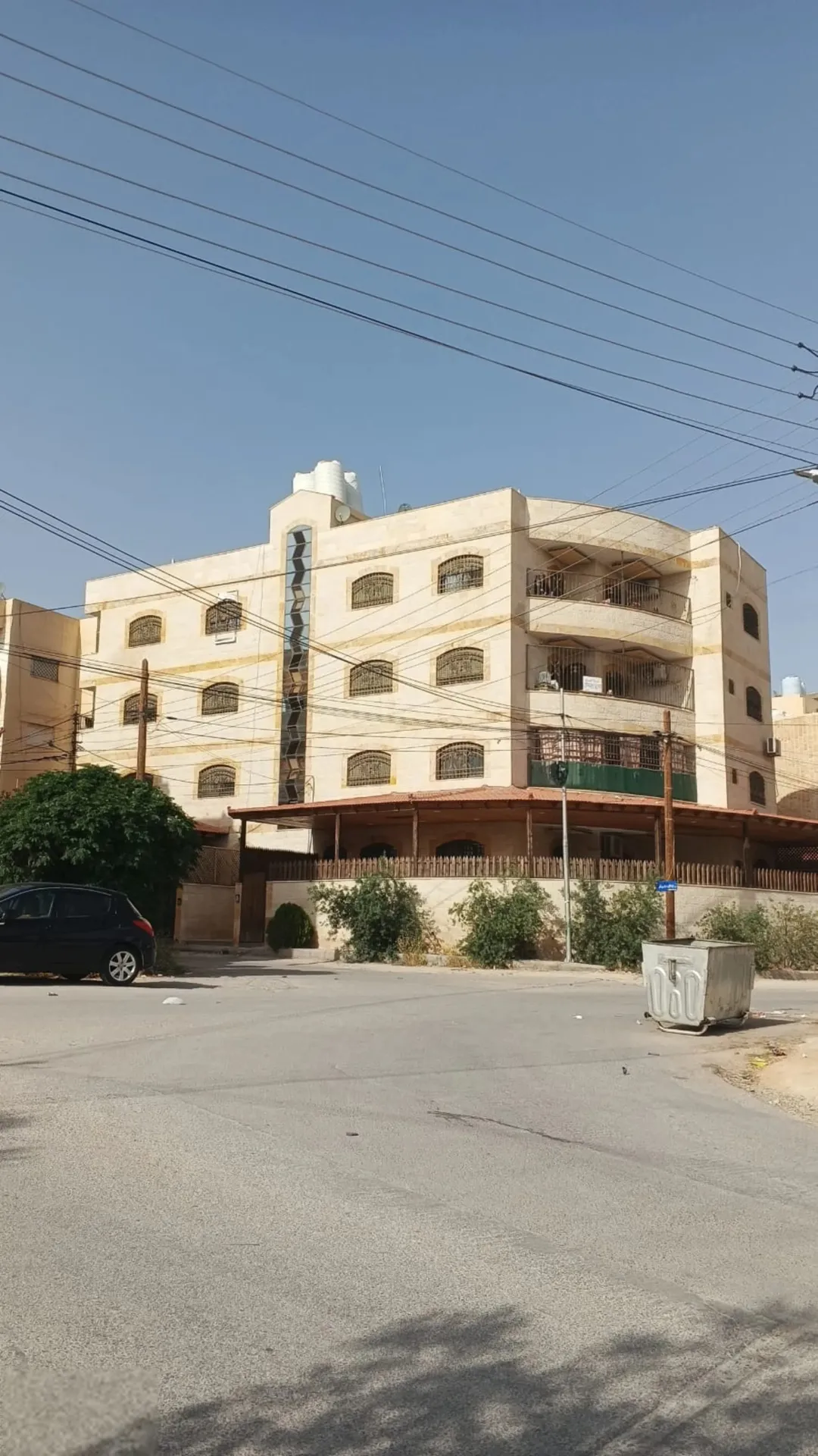 شقة للبيع في الزرقاء الجديدة – موقع مميز