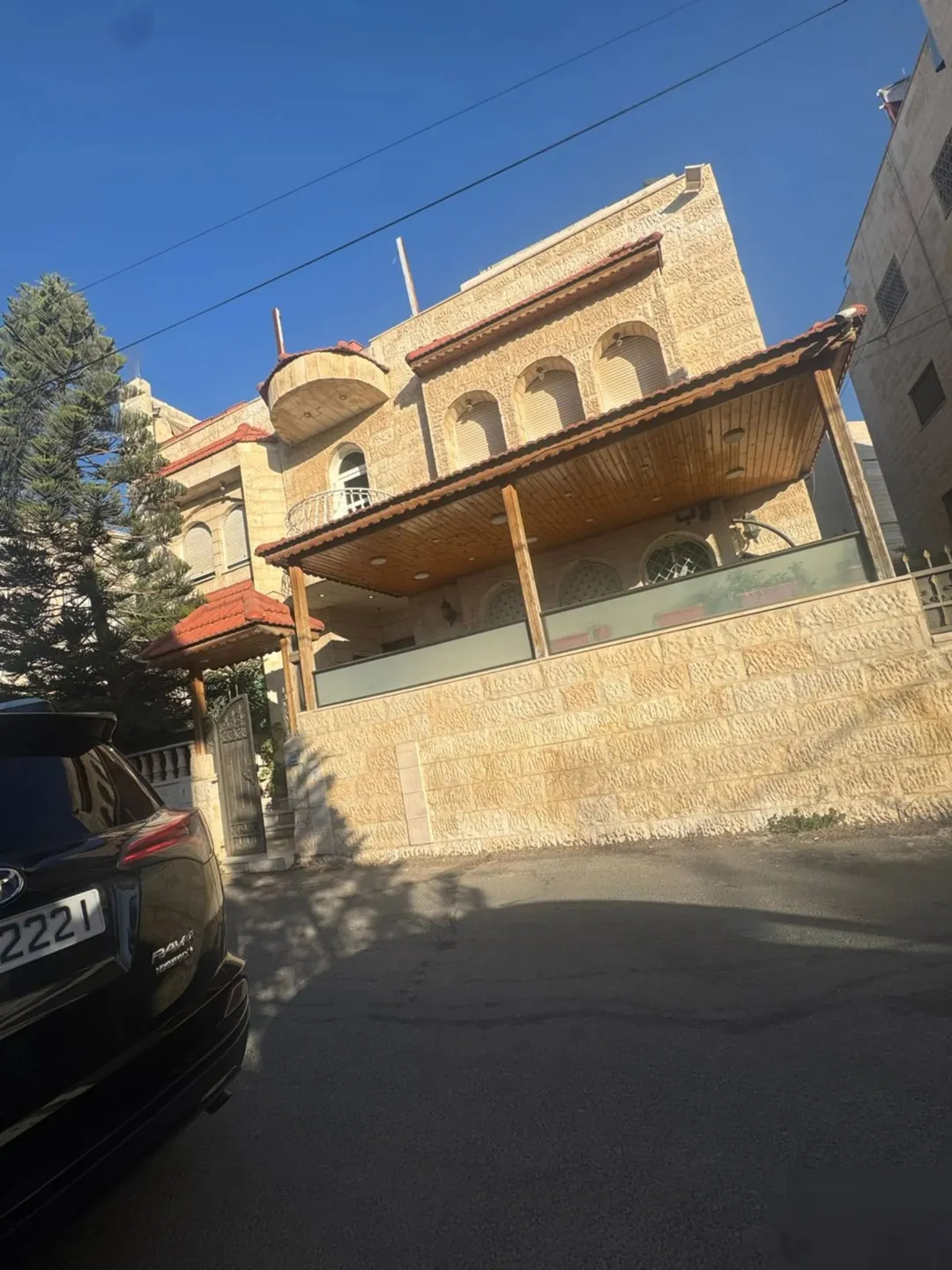 عمارة للبيع في اجمل منطقة حي عدن منطقة هادئة سكن خاص قريبة من جميع الخدمات