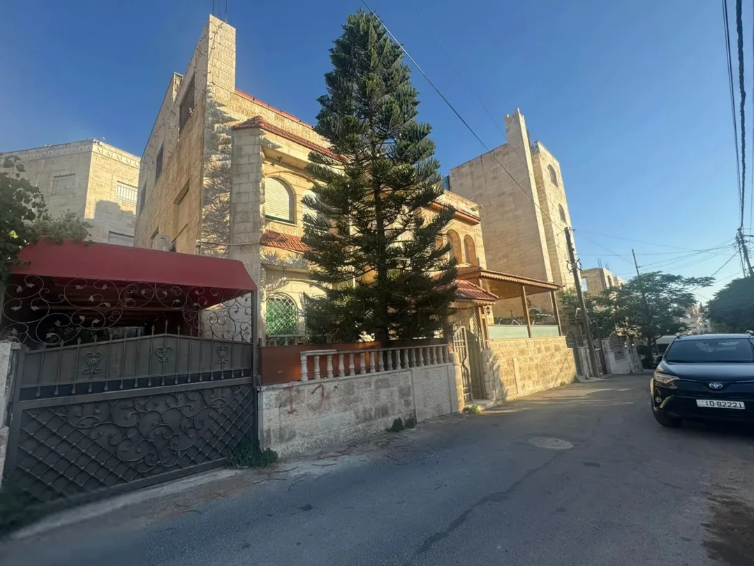 عمارة للبيع في اجمل منطقة حي عدن منطقة هادئة سكن خاص قريبة من جميع الخدمات
