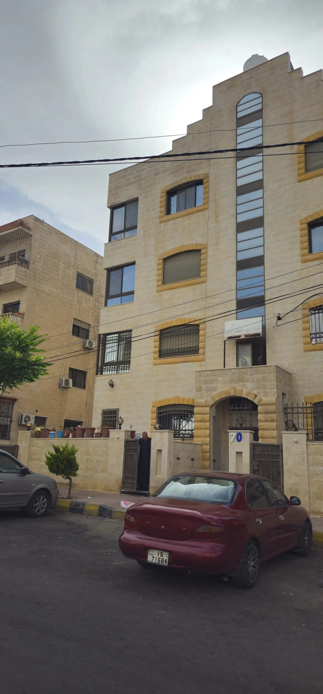 شقة مميزة للبيع في جبل الزهور بمساحة 145 متر