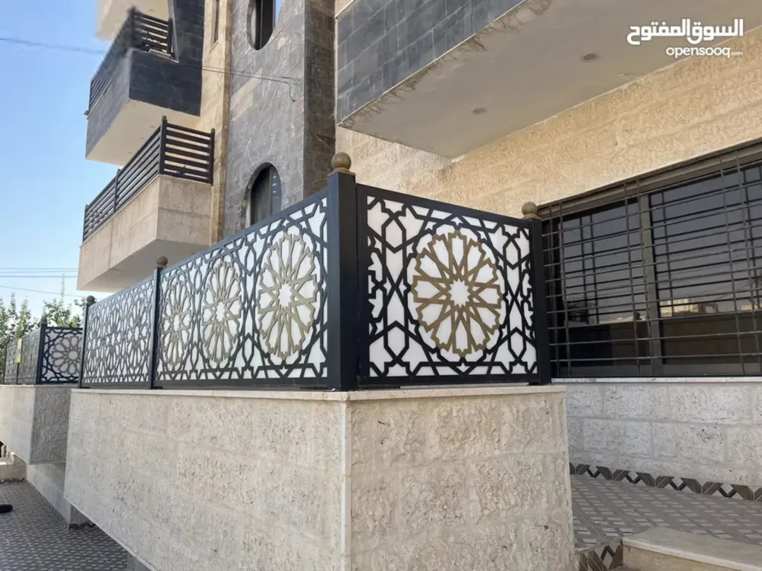 شقة أرضية فاخرة في مادبا مساحة 158 مترًا مربعًا مع ترس للبيع