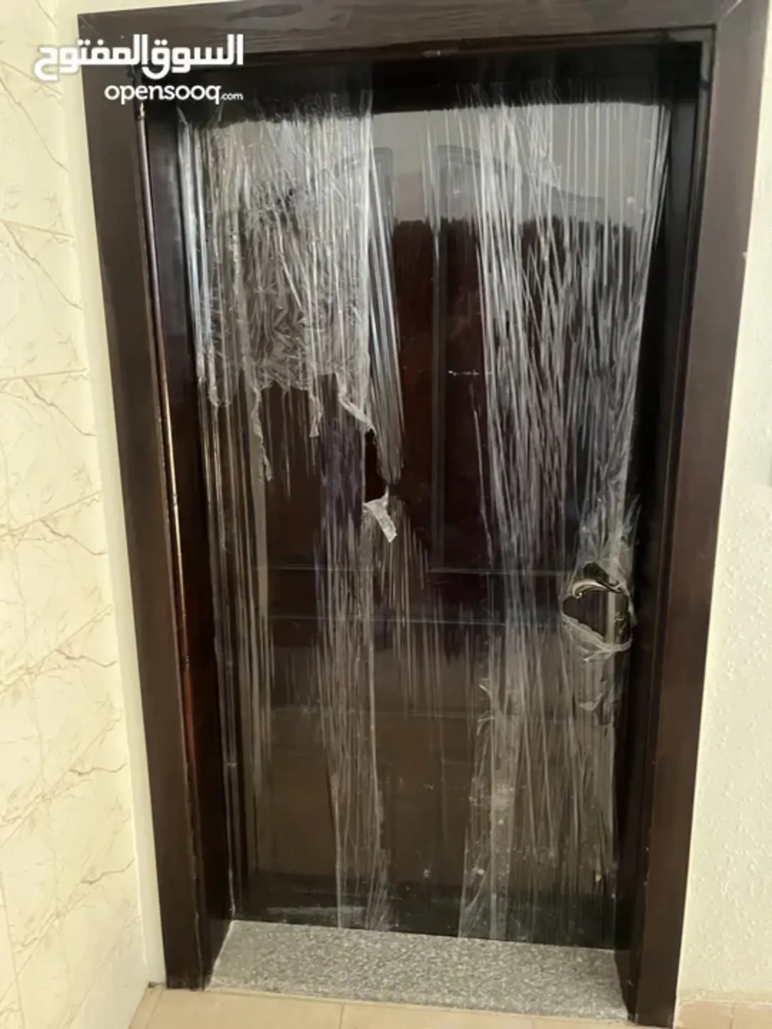 شقة أرضية فاخرة في مادبا مساحة 158 مترًا مربعًا مع ترس للبيع