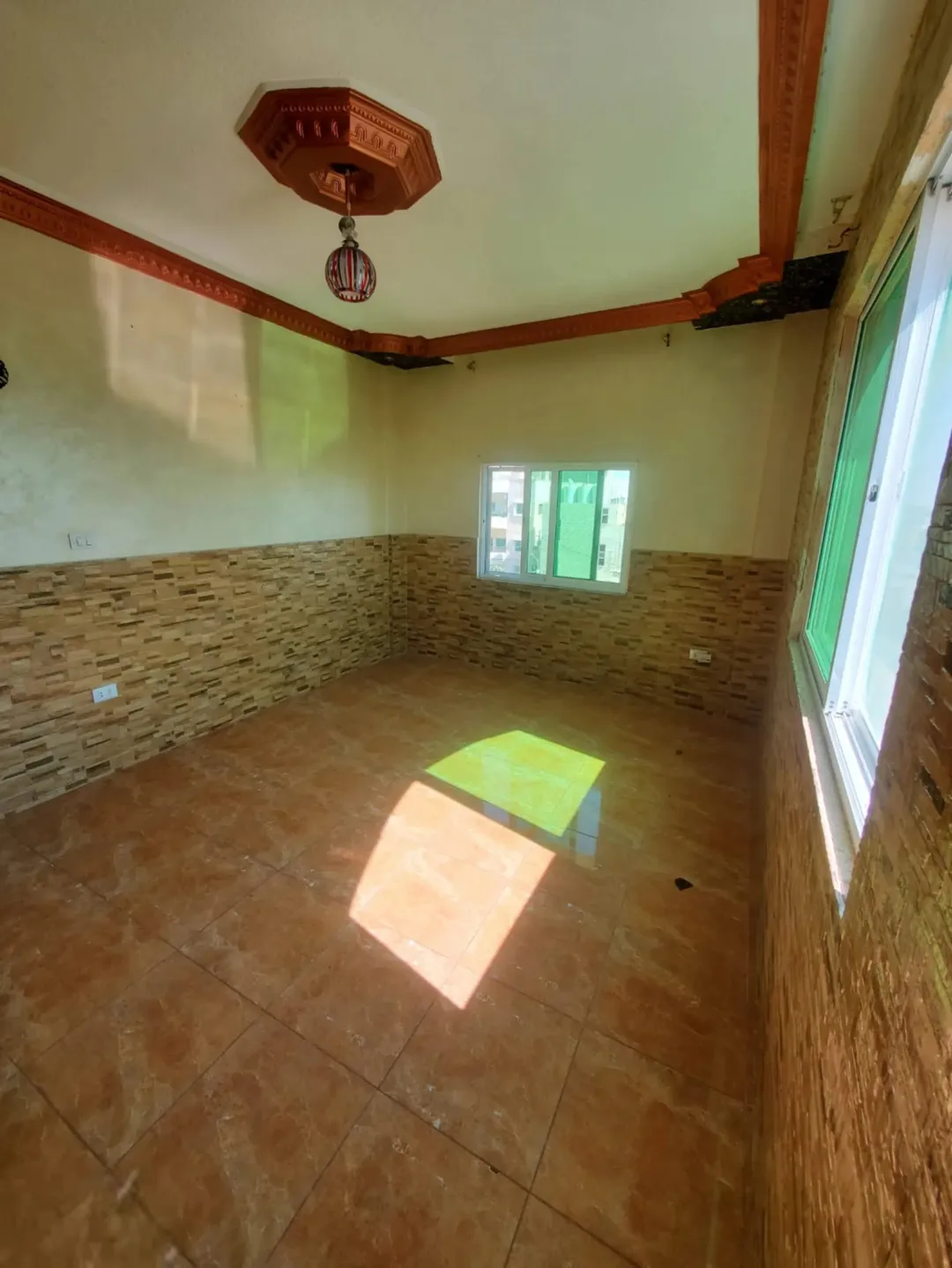 عمارة سكنية مميزة للبيع مكونة من أربعة طوابق