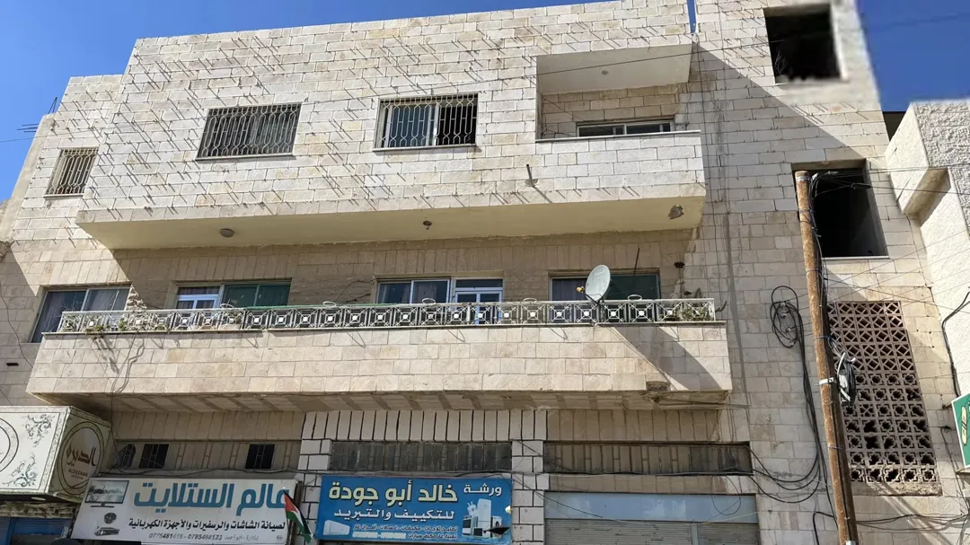عمارة سكنية وتجارية للبيع في وسط مدينة مادبا