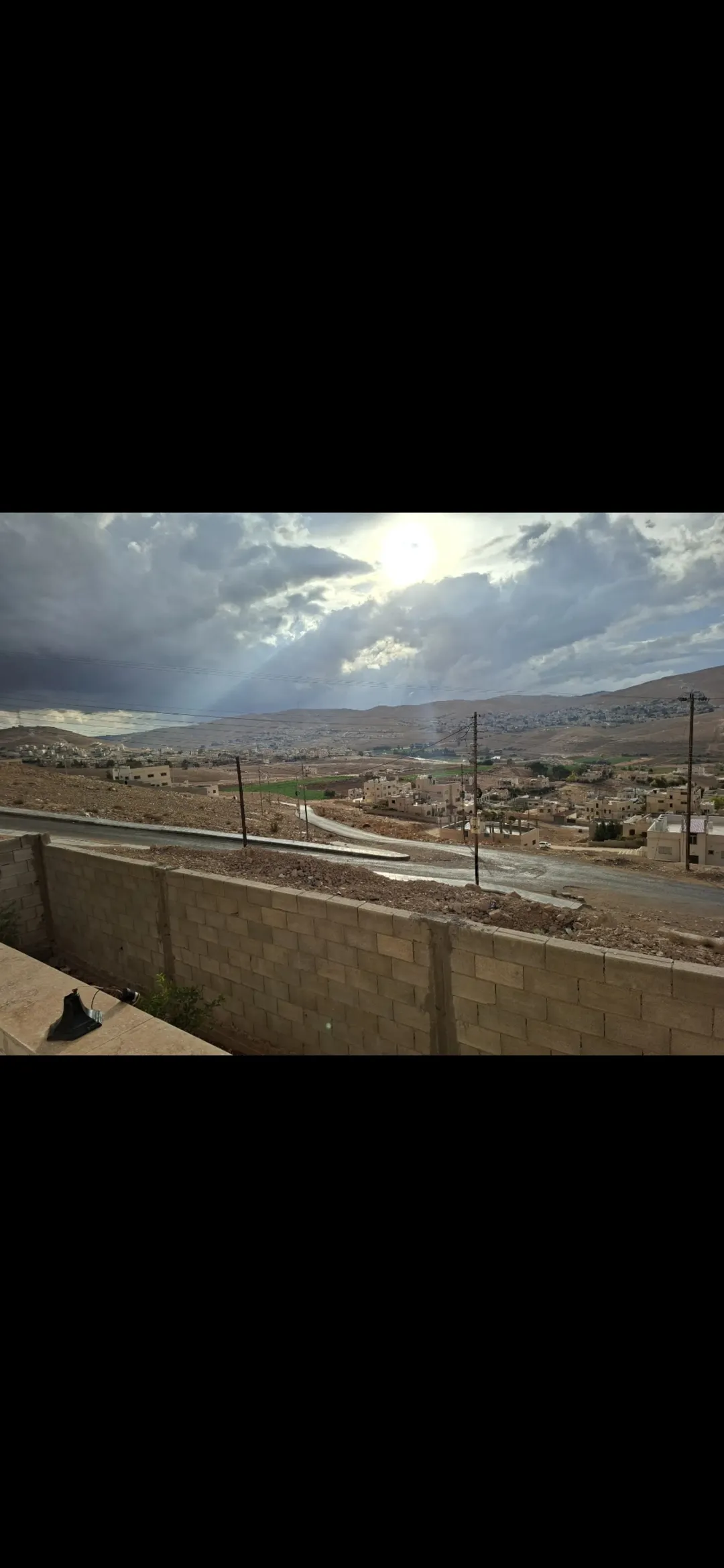 بيت للبيع على اطلالة خرافية بسعر مغري ، في الحي الجنوبي .