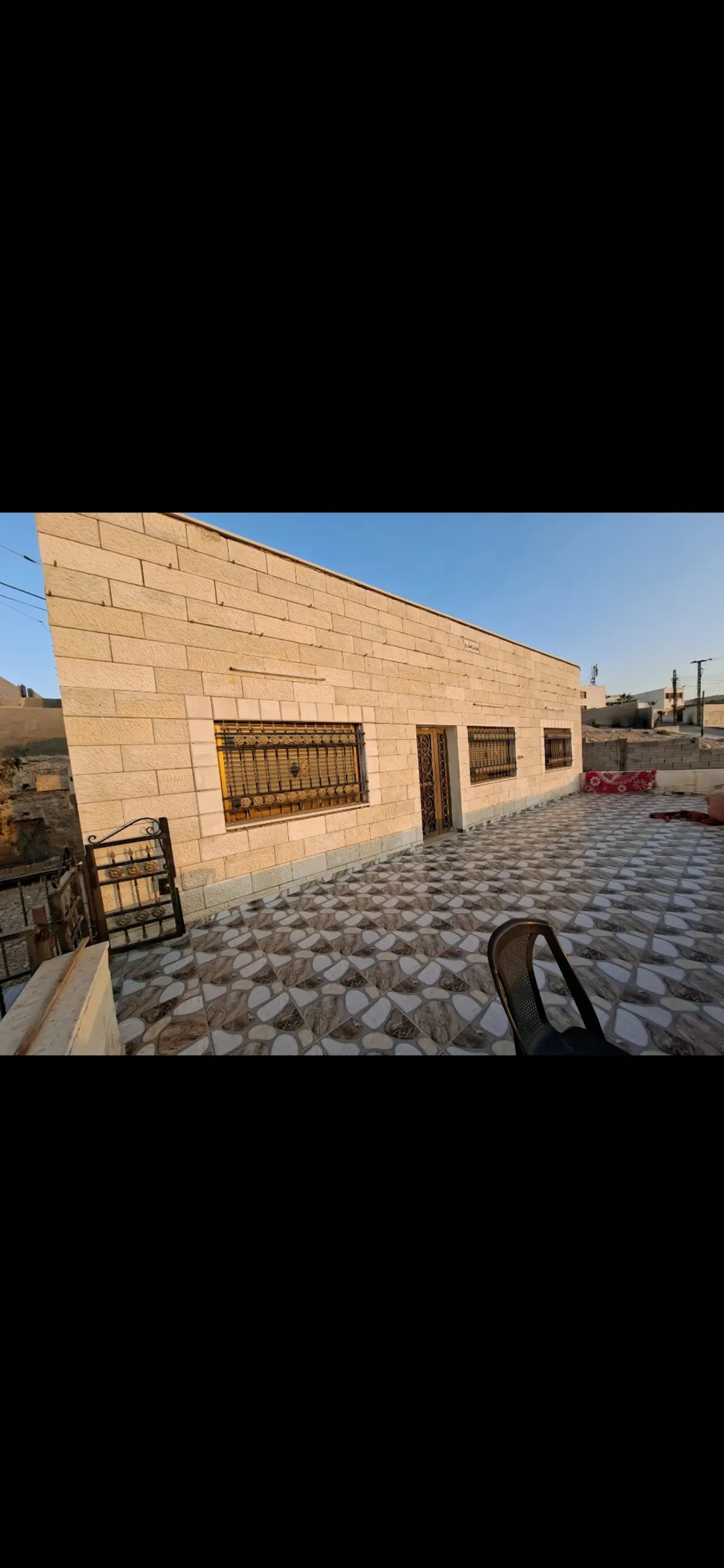 بيت للبيع على اطلالة خرافية بسعر مغري ، في الحي الجنوبي .