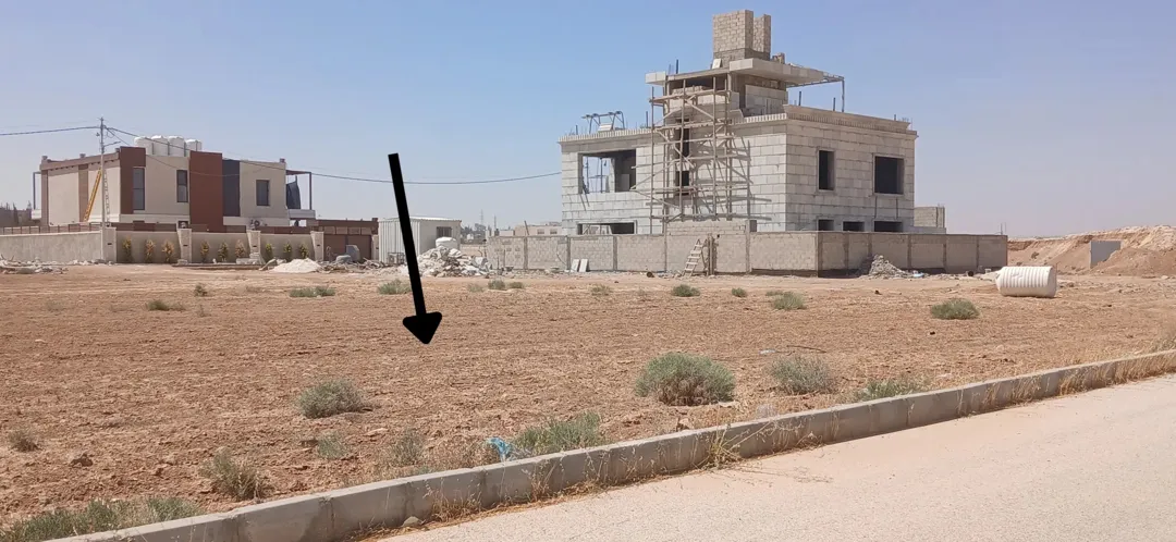 أرض مميزة في موقع استراتيجي بالقرب من جامعة إبن سينا