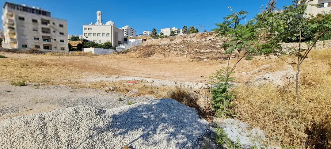 ارض سكن احكام خاصة منطقة مرج الحمام منطقة فلل قرب شارع المطار مسجد الطباع قابل للتفاوض