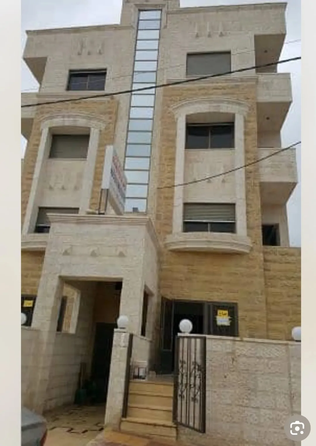 شقة للبيع في طبربور مع روف شبه جاهز