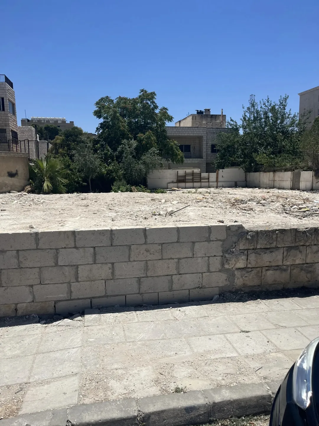 ارض بموقع مميز للبيع في جبل الحسين خلف مكسيم مول وقرب مستشفى منظمة التحرير.