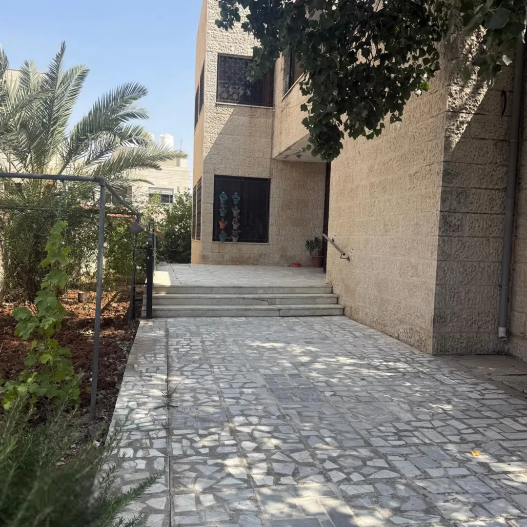منزل سكني فاخر مستقل طابقين للبيع في حي الرونق – بيادر وادي السير
