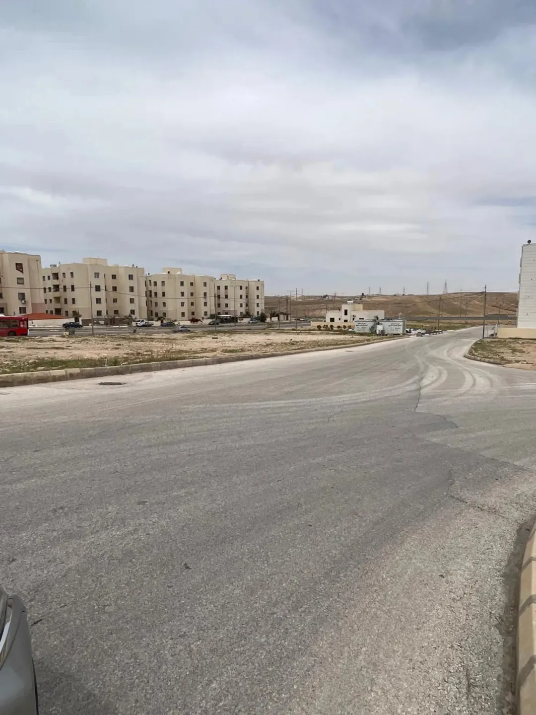 أرض تجارية مميزة للبيع في مدينة الشرق – الزرقاء