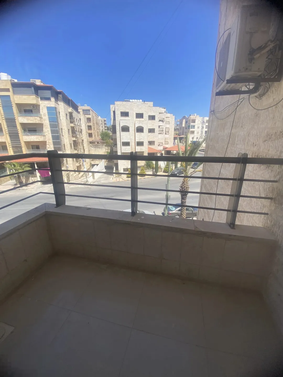 شقة فاخرة للبيع في قلب الجبيهة قريبة من مدارس الإبداع