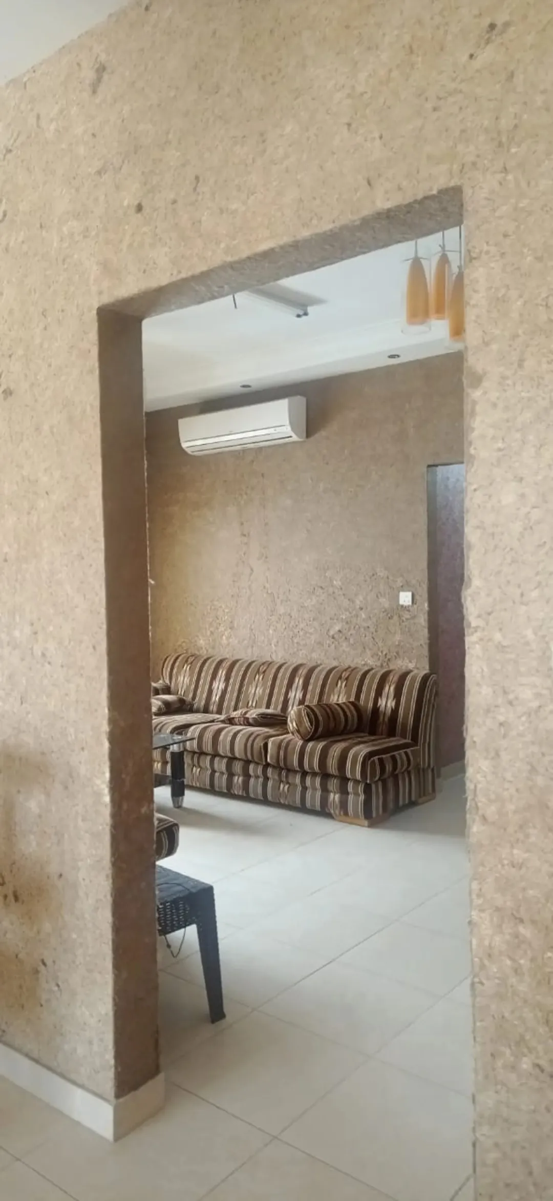 شقة في الخامسة