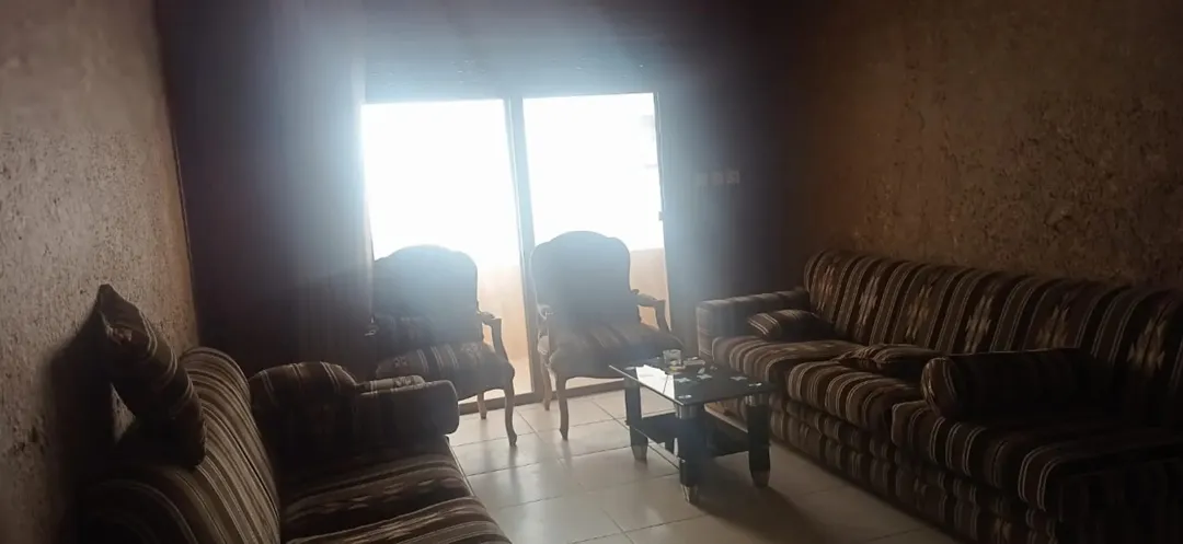 شقة في الخامسة