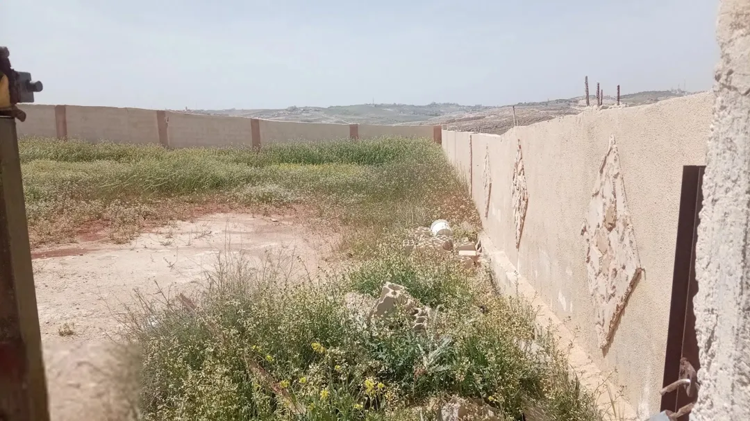 قطعة أرض مميزة في منطقة البيضة بالقرب من قصر الطيار
