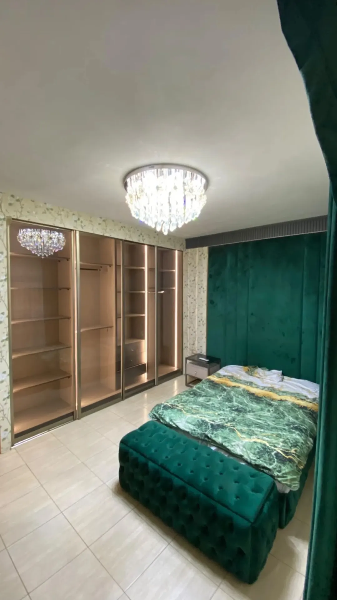 شقة أرضية فاخرة ومفروشة بمدخل وحديقة خاصة | ID 909009