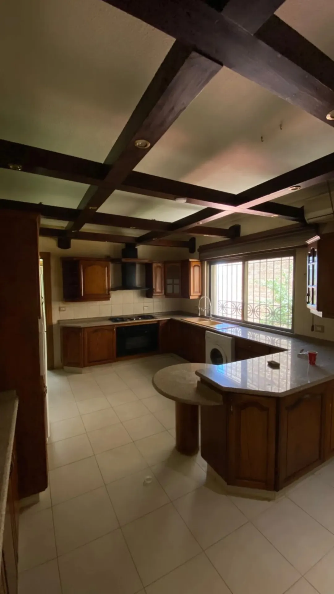 شقة أرضية فاخرة ومفروشة بمدخل وحديقة خاصة | ID 909009