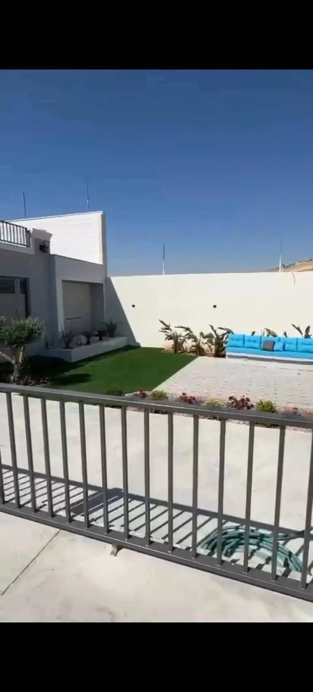 شاليه حديث فاخر للبيع في الكمشه