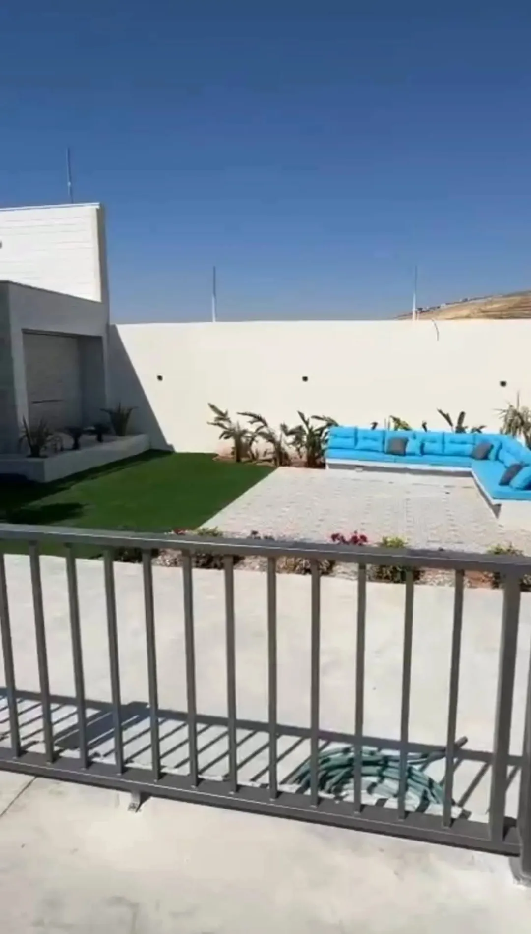 شاليه حديث فاخر للبيع في الكمشه