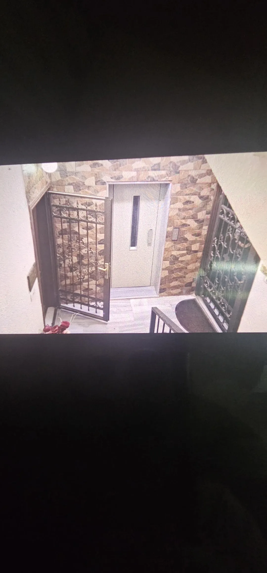 شقه طابق ثالث مع روف للبيع قابل للتفاوض